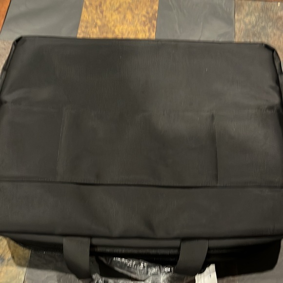 NWT CoolBell 18 x 14” cooling laptop Case with Carrying Strap - Picture 9 of 9